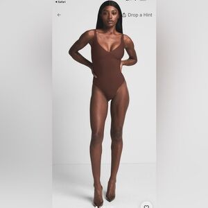 SKIMS NWT Body Plunge Bodysuit - Cocoa